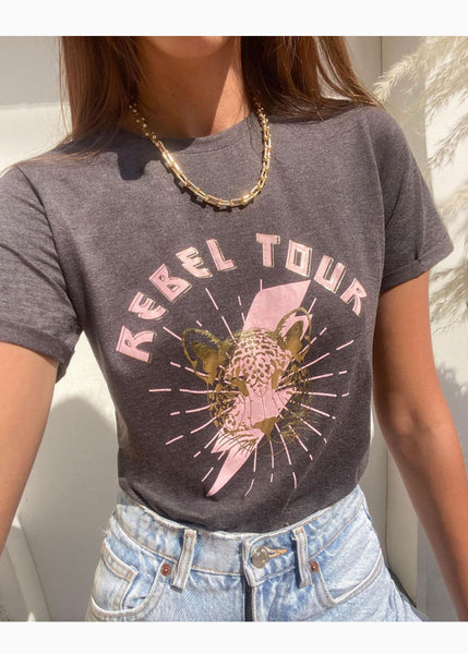 Camiseta estampada "rebel tour" color gris para mujer - Flashy