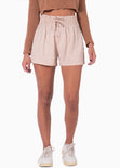 Short de tiro alto con elástico en cintura color beige para mujer - Flashy
