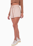 Short de tiro alto con elástico en cintura color beige para mujer - Flashy
